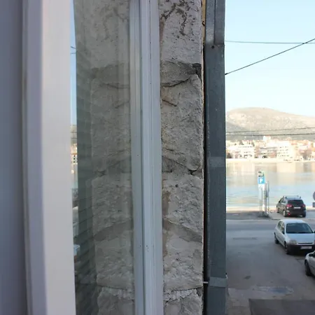 Lira - Trogir